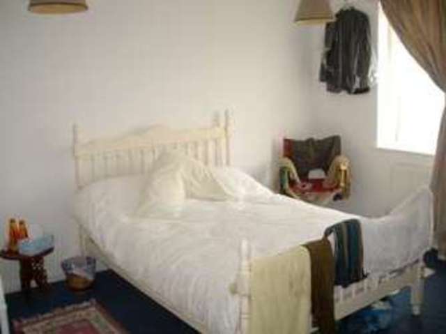  Image of 2 bedroom Apartment to rent in Chadwell Avenue Chadwell Heath Romford RM6 at Chadwell avenue  Chadwell Heath, RM6 4QH