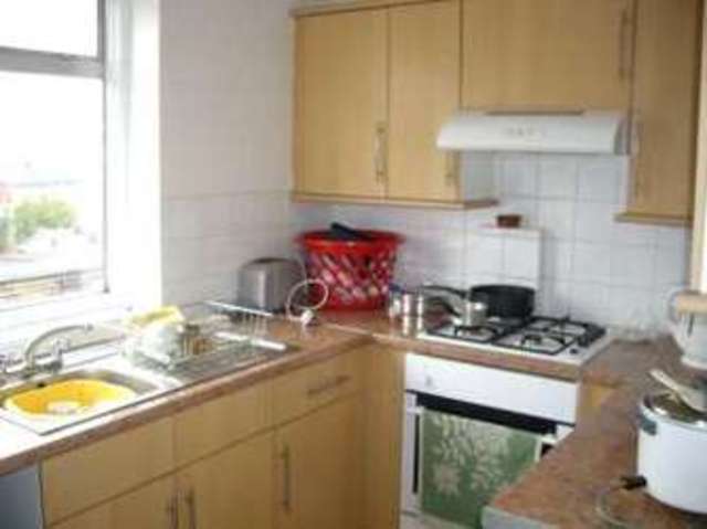  Image of 2 bedroom Apartment to rent in Chadwell Avenue Chadwell Heath Romford RM6 at Chadwell avenue  Chadwell Heath, RM6 4QH