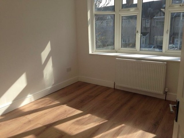  Image of 3 bedroom Flat to rent in Chadwell Heath Lane Chadwell Heath Romford RM6 at Chadwell Heath Lane  Chadwell Heath, RM6 4NP