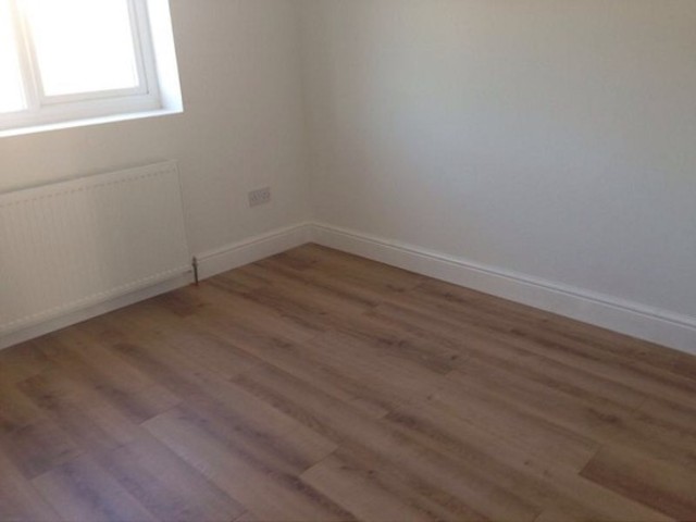  Image of 3 bedroom Flat to rent in Chadwell Heath Lane Chadwell Heath Romford RM6 at Chadwell Heath Lane  Chadwell Heath, RM6 4NP