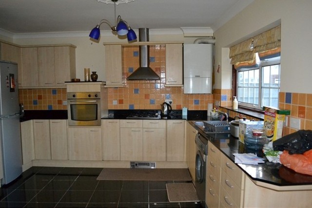  Image of 4 bedroom End of Terrace to rent in Chadwell Heath Lane Chadwell Heath Romford RM6 at Chadwell Heath Lane  Chadwell Heath, RM6 4NP