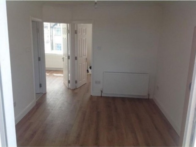  Image of 3 bedroom Flat to rent in Chadwell Heath Lane Chadwell Heath Romford RM6 at CHADWELL HEATH LANE  CHADWELL HEATH, RM6 4NP