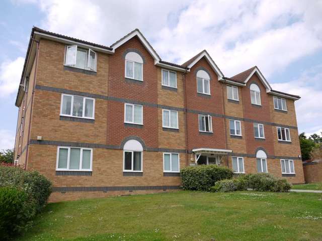  Image of 2 bedroom Apartment to rent in Hebbecastle Down Warfield Bracknell RG42 at Chancel Mansions Warfield Bracknell, RG42 2QA