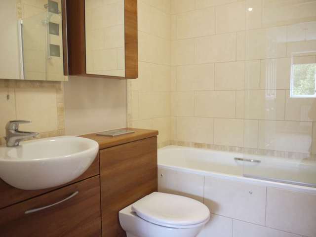  Image of 2 bedroom Apartment to rent in Hebbecastle Down Warfield Bracknell RG42 at Chancel Mansions Warfield Bracknell, RG42 2QA
