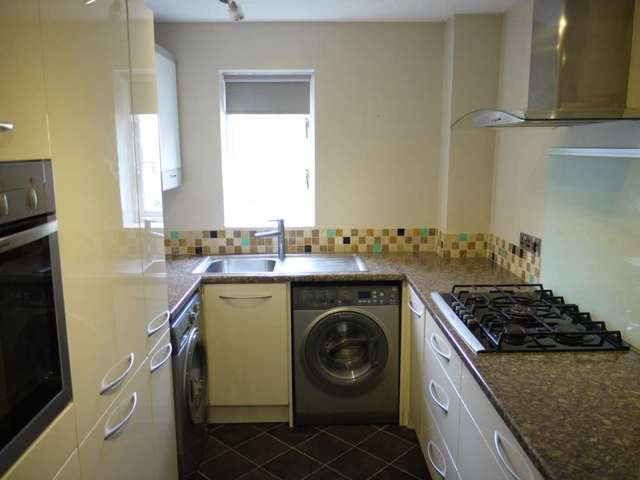  Image of 2 bedroom Apartment to rent in Hebbecastle Down Warfield Bracknell RG42 at Chancel Mansions Warfield Bracknell, RG42 2QA