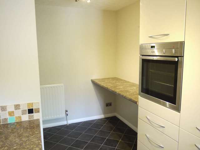  Image of 2 bedroom Apartment to rent in Hebbecastle Down Warfield Bracknell RG42 at Chancel Mansions Warfield Bracknell, RG42 2QA