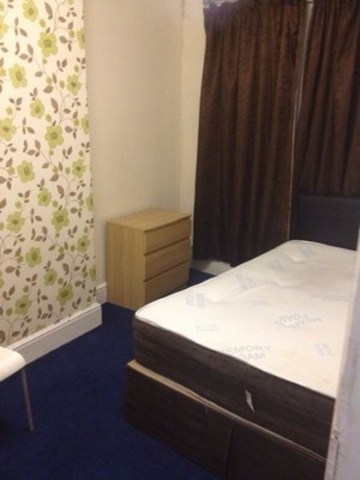  Image of 2 bedroom Terraced house to rent in Chapel Road Ilford IG1 at CHAPEL ROAD  ILFORD, IG1 2AG