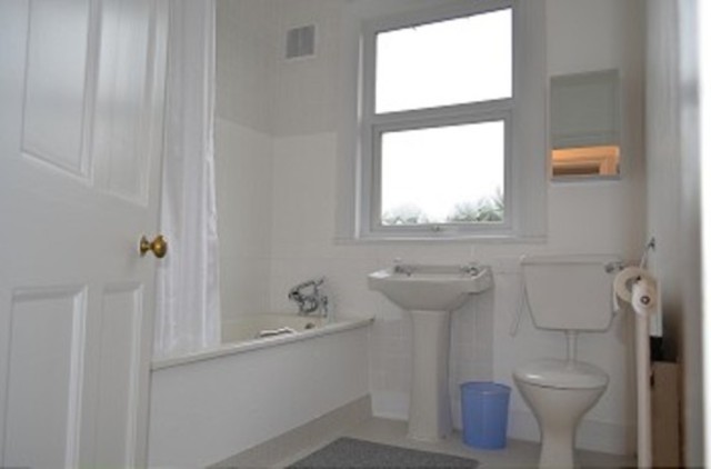  Image of 3 bedroom Detached house to rent in Chase Road London N14 at Chase Road  London, N14 6HX