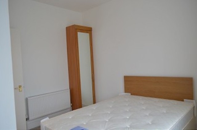  Image of 3 bedroom Detached house to rent in Chase Road London N14 at Chase Road  London, N14 6HX