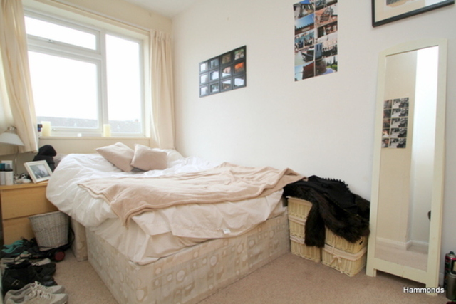  Image of 3 bedroom Maisonette to rent in Creswick Walk London E3 at Cheswick Walk  London, E3 2AQ
