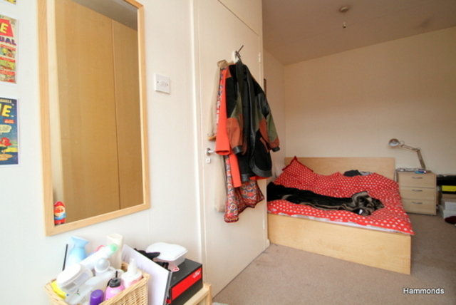  Image of 3 bedroom Maisonette to rent in Creswick Walk London E3 at Cheswick Walk  London, E3 2AQ