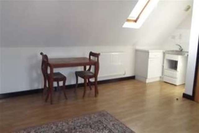  Image of 1 bedroom Flat to rent in Chilworth Road Chilworth Southampton SO16 at Southampton, SO16 7JS
