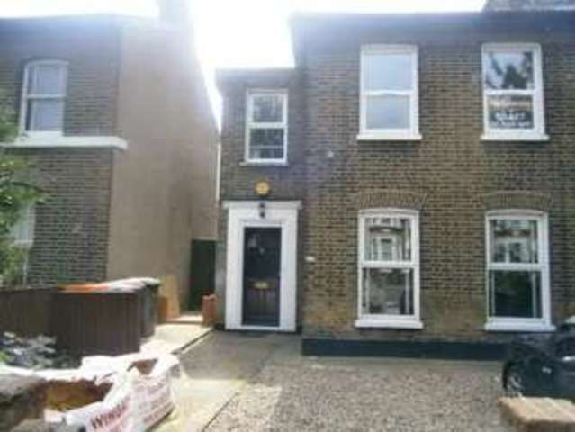  Image of 2 bedroom Apartment to rent in Chobham Road London E15 at Chobham Road  Stratford, E15 1LX