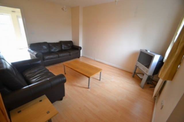 Image of 4 bedroom Semi-Detached house to rent in Chorlton Road Manchester M15 at CHORLTON ROAD HULME M15 4JG MANCHESTER, M15 4JG