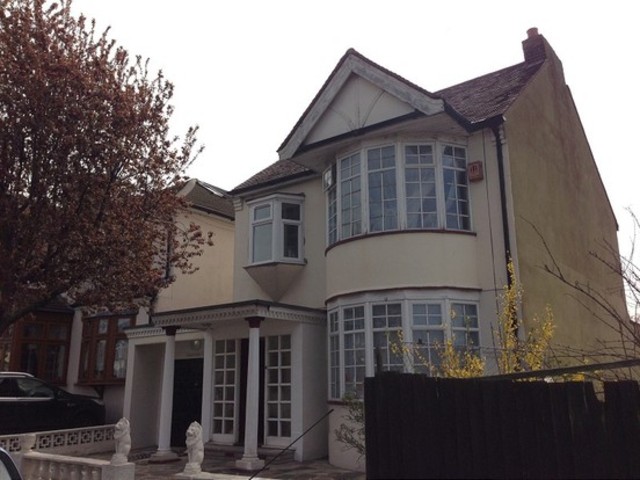  Image of 3 bedroom End of Terrace to rent in Chudleigh Crescent Ilford IG3 at Chudleigh Villa  Seven Kings, IG3 9AS