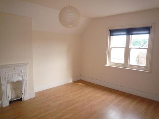  Image of 2 bedroom Maisonette to rent in Church Road Burgess Hill RH15 at Burgess Hill, RH15 9AE