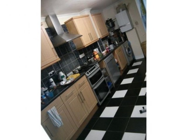  Image of 4 bedroom Terraced house to rent in Claude Road London E10 at CLAUDE ROAD  LEYTONSTONE, E10 6NE