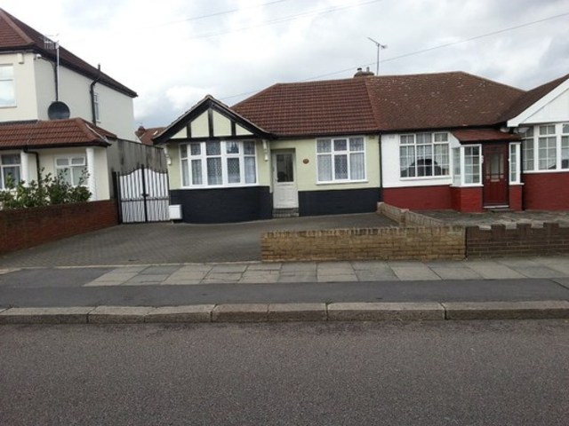  Image of 2 bedroom Detached house to rent in Clayhall Avenue Clayhall Ilford IG5 at CLAYHALL AVENUE CLAYHALL ILFORD, IG5 0SJ