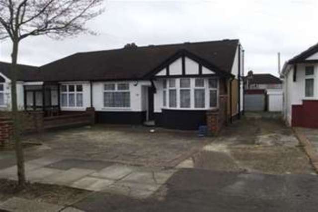  Image of 3 bedroom Chalet to rent in Sheldon Avenue Ilford IG5 at Clayhall, IG5 0UD