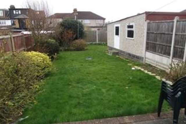 Image of 3 bedroom Chalet to rent in Sheldon Avenue Ilford IG5 at Clayhall, IG5 0UD
