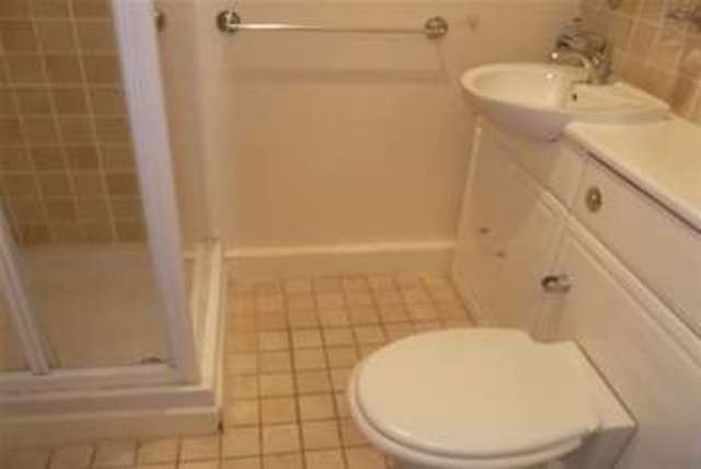  Image of 4 bedroom Detached house to rent in Clayhall Avenue Clayhall Ilford IG5 at Clayhall, IG5 0SJ