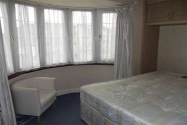  Image of 4 bedroom Detached house to rent in Clayhall Avenue Clayhall Ilford IG5 at Clayhall, IG5 0SJ