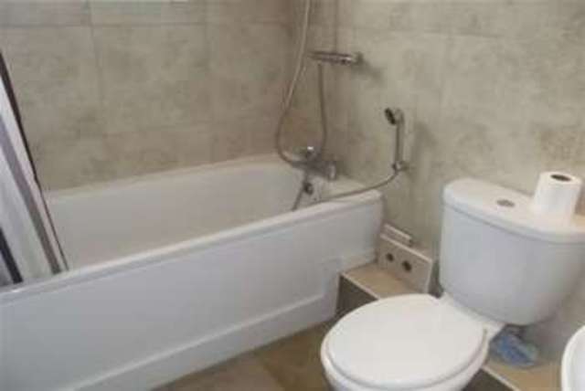  Image of 4 bedroom Detached house to rent in Clayhall Avenue Clayhall Ilford IG5 at Clayhall, IG5 0SJ
