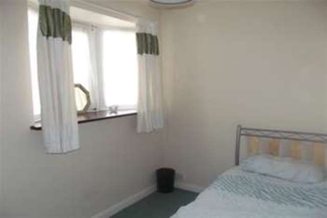  Image of 4 bedroom Detached house to rent in Clayhall Avenue Clayhall Ilford IG5 at Clayhall, IG5 0SJ