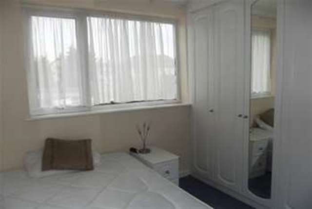  Image of 4 bedroom Detached house to rent in Clayhall Avenue Clayhall Ilford IG5 at Clayhall, IG5 0SJ