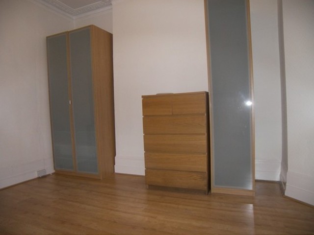  Image of 2 bedroom Flat to rent in Clova Road London E7 at Clova Road Forest Gate Upton, E7 9AG