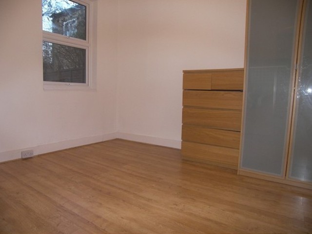  Image of 2 bedroom Flat to rent in Clova Road London E7 at Clova Road Forest Gate Upton, E7 9AG