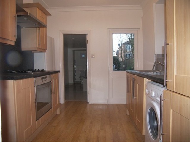  Image of 2 bedroom Flat to rent in Clova Road London E7 at Clova Road Forest Gate Upton, E7 9AG