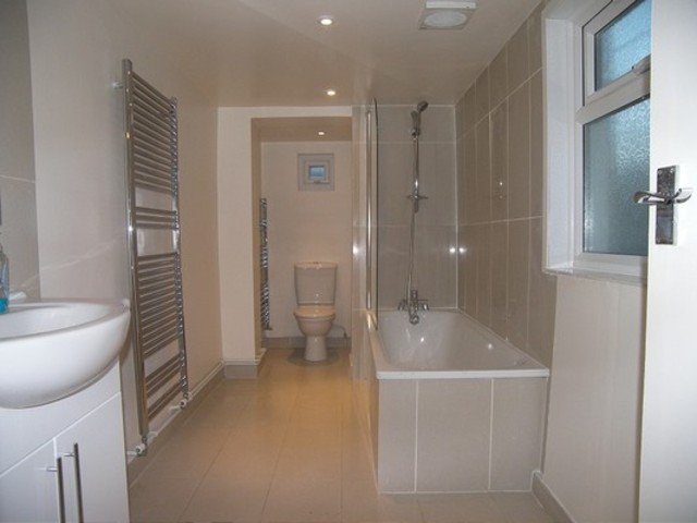  Image of 2 bedroom Flat to rent in Clova Road London E7 at Clova Road Forest Gate Upton, E7 9AG