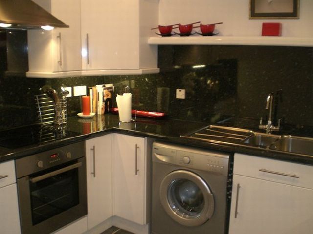  Image of 2 bedroom Flat to rent in Coates Gardens Edinburgh EH12 at West End Edinburgh Edinburgh, EH12 5LE
