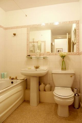  Image of 2 bedroom Flat to rent in Coates Gardens Edinburgh EH12 at West End Edinburgh Edinburgh, EH12 5LE