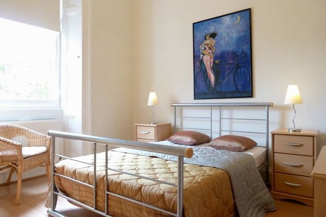  Image of 2 bedroom Flat to rent in Coates Gardens Edinburgh EH12 at West End Edinburgh Edinburgh, EH12 5LE