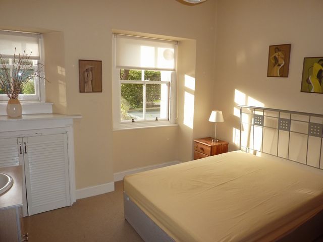  Image of 2 bedroom Flat to rent in Coates Gardens Edinburgh EH12 at West End Edinburgh Edinburgh, EH12 5LG