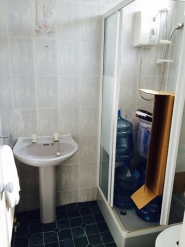  Image of 4 bedroom End of Terrace to rent in Collinwood Gardens Ilford IG5 at COLLINWOOD ROAD  GANTS HILL, IG5 0AN