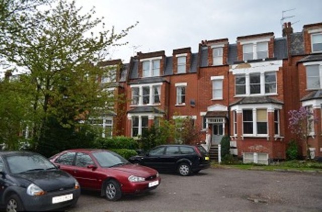  Image of Flat to rent in Colney Hatch Lane London N10 at Colney Hatch Lane  Muswell Hill, N10 1DU