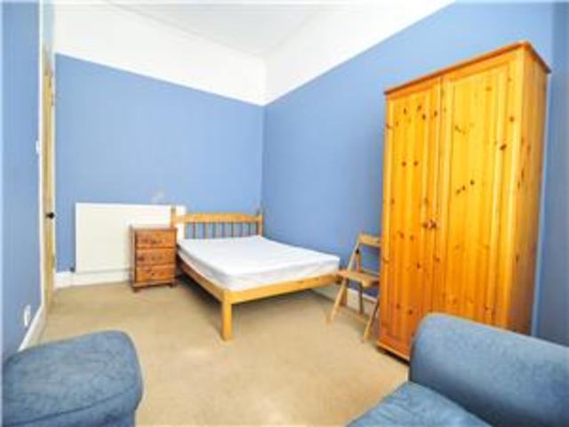  Image of 3 bedroom Flat to rent in Comiston Road Edinburgh EH10 at Morningside Edinburgh Edinburgh, EH10 6AG