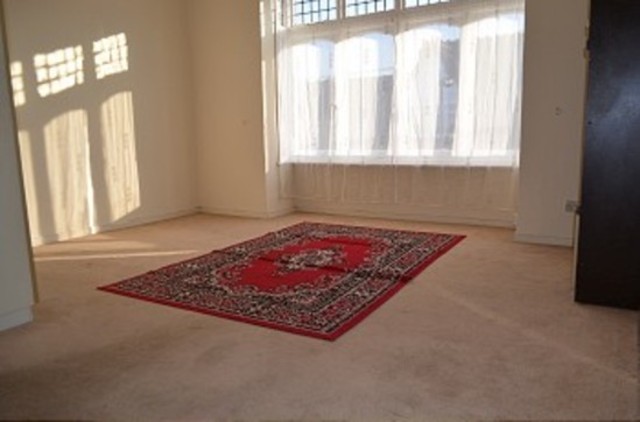  Image of Flat to rent in Compton Road London N21 at Compton Road  Winchmore Hill, N21 3NX