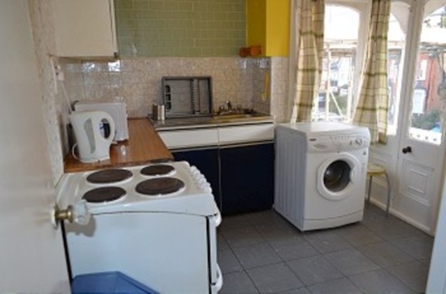  Image of Flat to rent in Compton Road London N21 at Compton Road  Winchmore Hill, N21 3NX