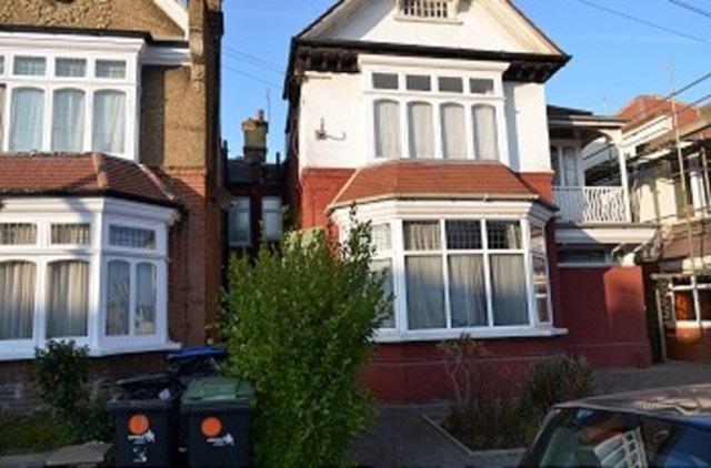  Image of Flat to rent in Compton Road London N21 at Compton Road  Winchmore Hill, N21 3NX
