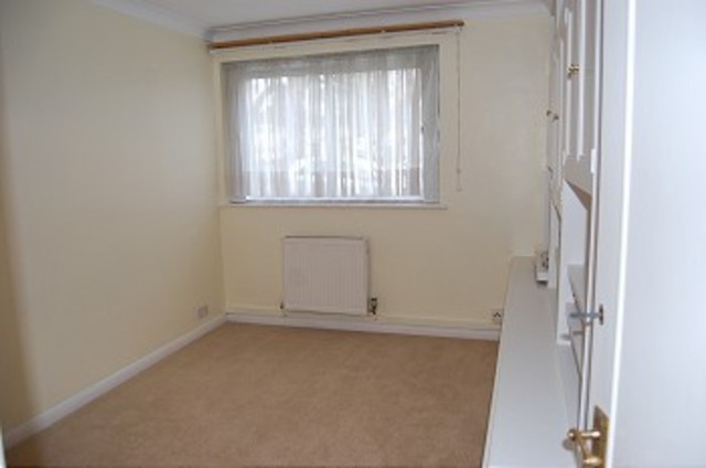  Image of 3 bedroom Ground Flat for sale in Stonegrove Edgware HA8 at Coniston Court Stonegrove Edgware, HA8 7TL