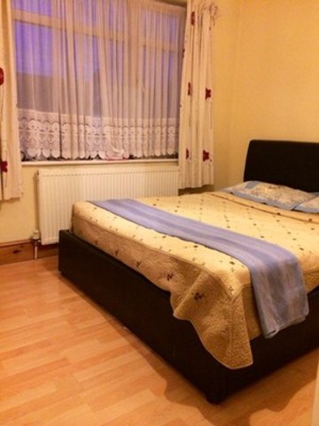 Image of 3 bedroom Terraced house to rent in Coniston Gardens Ilford IG4 at CONISTON GARDENS  GANTS HILL, IG4 5LU