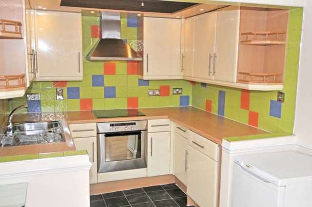  Image of 1 bedroom Apartment to rent in Connaught Gardens Crawley RH10 at Connaught Gardens West Green Crawley, RH10 8NB