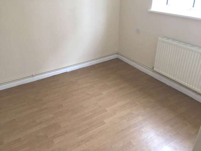  Image of 1 bedroom Flat to rent in Convent Way Southall UB2 at Convent Way  Southall, UB2 5UD