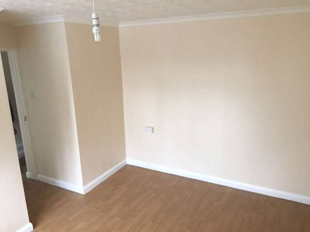  Image of 1 bedroom Flat to rent in Convent Way Southall UB2 at Convent Way  Southall, UB2 5UD