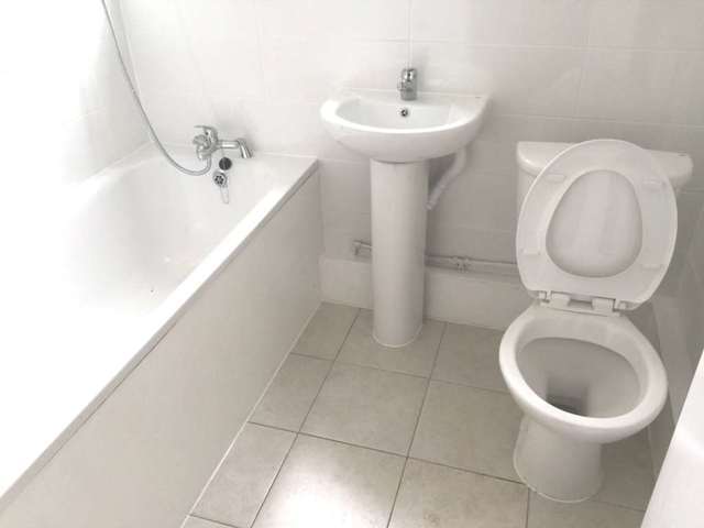  Image of 1 bedroom Flat to rent in Convent Way Southall UB2 at Convent Way  Southall, UB2 5UD