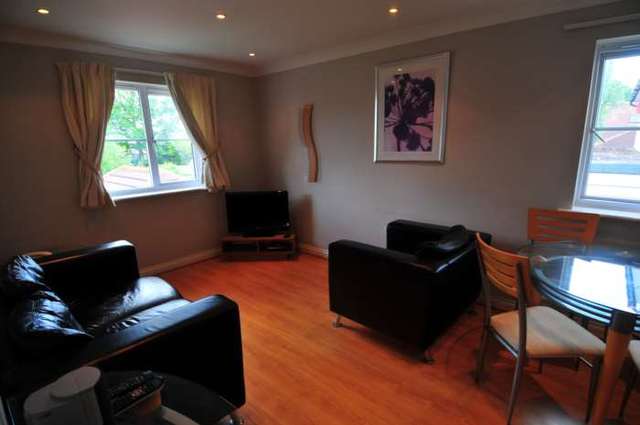  Image of 2 bedroom Apartment to rent in Tinsley Lane Crawley RH10 at Copthorne Court Three Bridges Crawley, RH10 8AQ